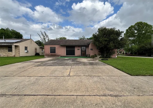 Homes for sale in Houston, TX | 1419 Silverdale St, Houston, TX 77029 | MLS# 57412930