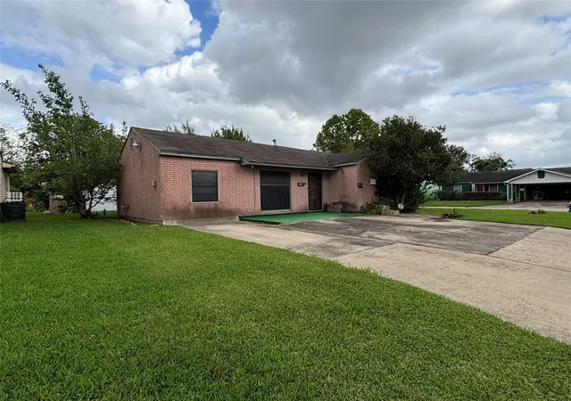 Homes for sale in Houston, TX | 1419 Silverdale St, Houston, TX 77029 | MLS# 57412930