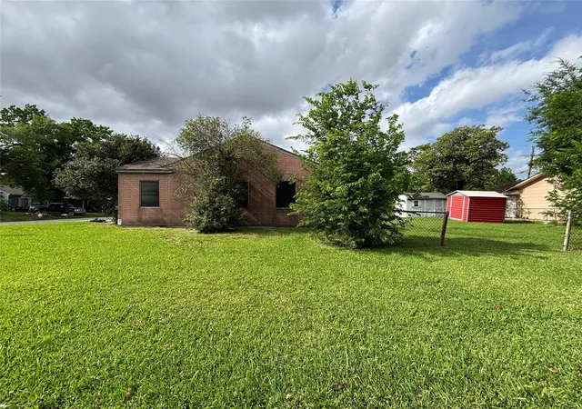 Homes for sale in Houston, TX | 1419 Silverdale St, Houston, TX 77029 | MLS# 57412930