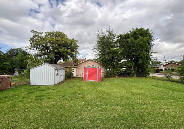 Photo 4 of House for sale at 1419 Silverdale St, Houston, TX 77029 | MLS# 57412930 | Listing updated on 2026-09-05