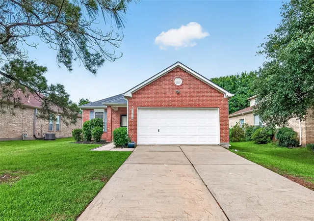 Homes for sale in Tomball, TX | 21915 Willow Shadows Dr, Tomball, TX 77375 | MLS# 15358516