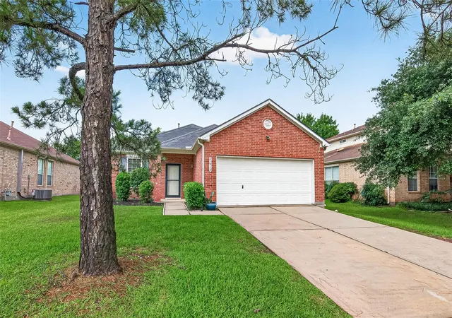 Homes for sale in Tomball, TX | 21915 Willow Shadows Dr, Tomball, TX 77375 | MLS# 15358516