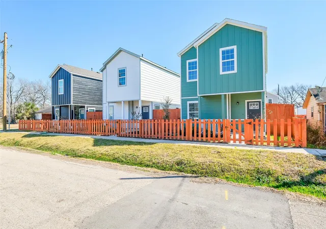 Photo 2 of Single family home for sale at 6407 Paris St, Houston, TX 77021 | MLS# 68727995 | Listing updated on 2026-09-14