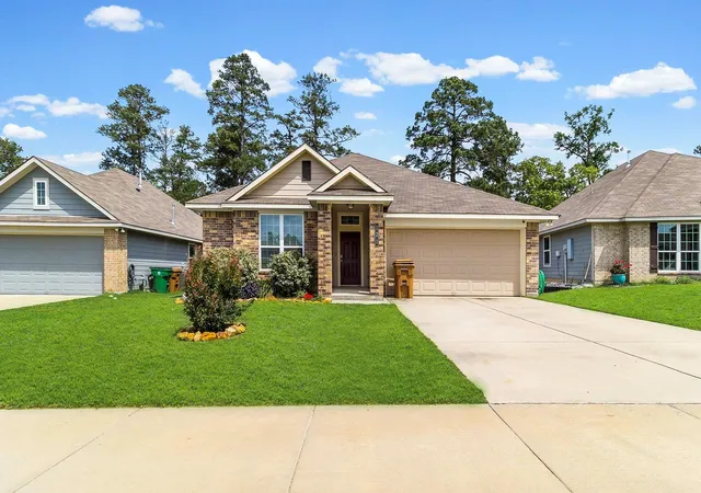 Photo 1 of Single family home for sale at 121 New Dawn Trl, Huntsville, TX 77320 | MLS# 56534039 | Listing updated on 2026-08-05