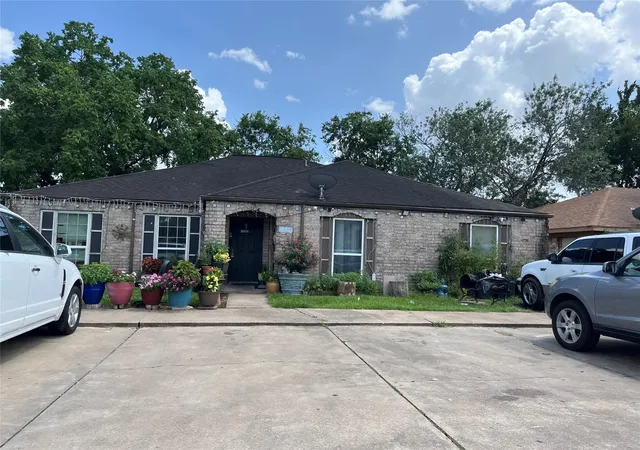 2nd image of 12207 White Cap Ln, Houston, TX 77072 | MLS# 33033215