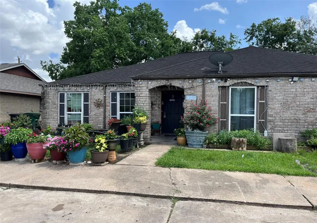 4th image of 12207 White Cap Ln, Houston, TX 77072 | MLS# 33033215