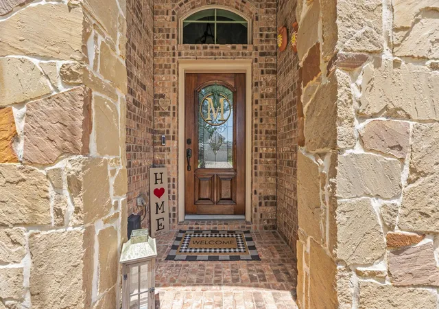 Photo 3 of Sale Pending at 12911 Waterbury Edge Ln, Humble, TX 77346 | MLS# 83040898 | Listing updated on 2026-09-18