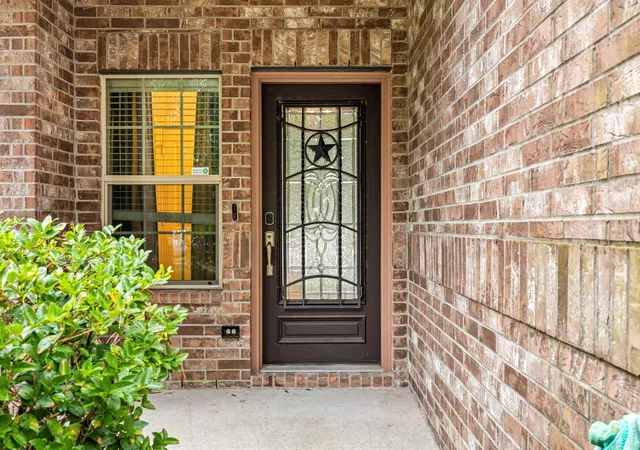 Photo 2 of Single family home for sale at 6715 Strawberry Brk Ln, Dickinson, TX 77539 | MLS# 42727087 | Listing updated on 2026-05-08