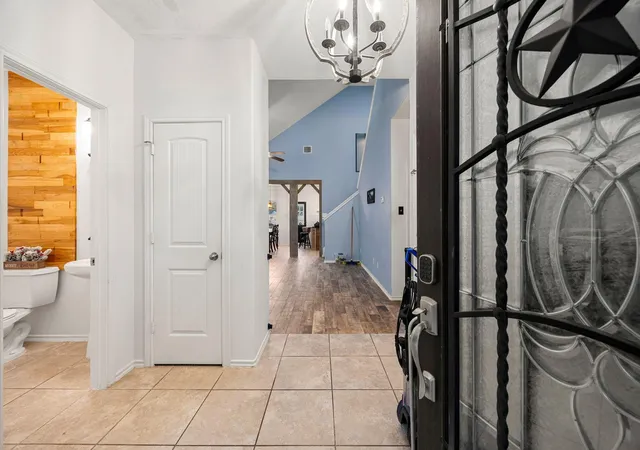 Photo 3 of Single family home for sale at 6715 Strawberry Brk Ln, Dickinson, TX 77539 | MLS# 42727087 | Listing updated on 2026-05-08