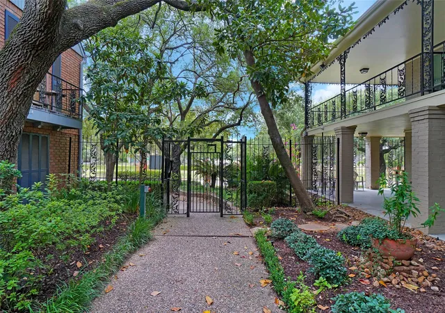 1st image of 11550 Chimney Rock Rd #324, Houston, TX 77035 | MLS# 65493802