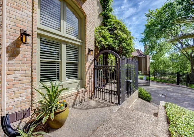 Photo 1 of Townhouse for sale at 4700 Post Oak Timber Dr, Houston, TX 77056 | MLS# 10098821 | Listing updated on 2026-09-12