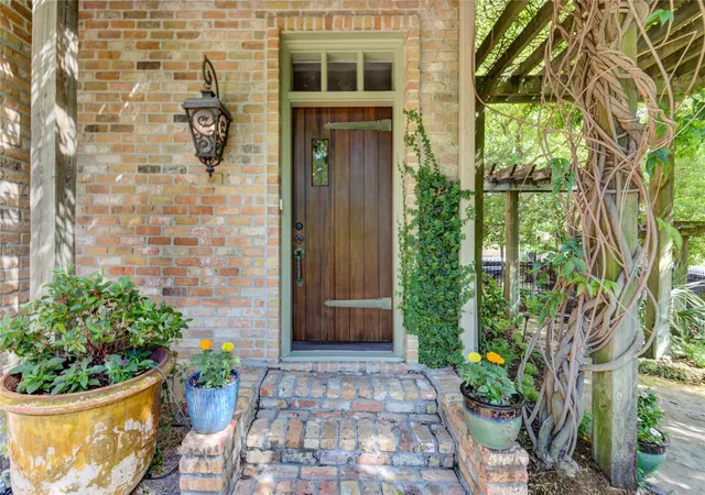 Photo 2 of Townhouse for sale at 4700 Post Oak Timber Dr, Houston, TX 77056 | MLS# 10098821 | Listing updated on 2026-09-12
