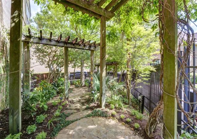 Photo 3 of Townhouse for sale at 4700 Post Oak Timber Dr, Houston, TX 77056 | MLS# 10098821 | Listing updated on 2026-09-12