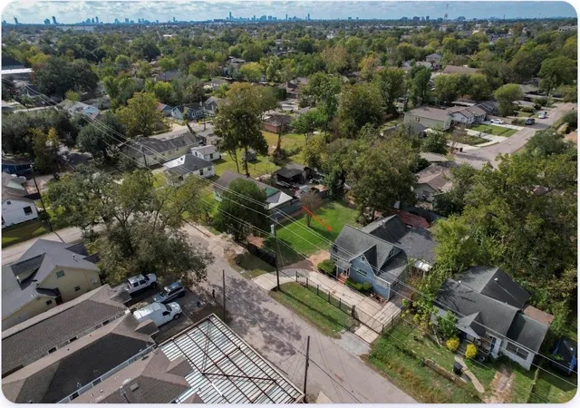 4th image of 4303 Castor St, Houston, TX 77022 | MLS# 31180636