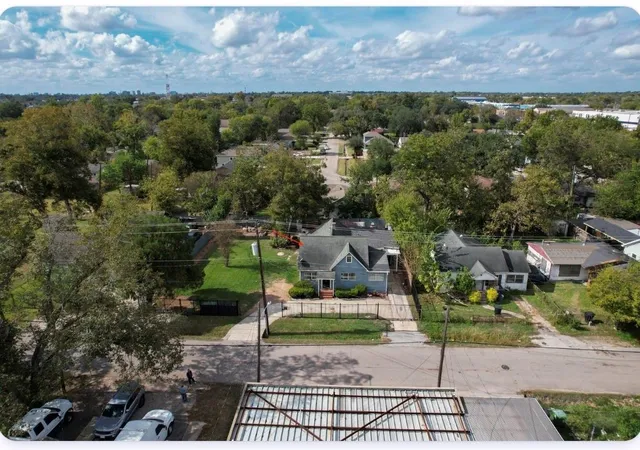 5th image of 4303 Castor St, Houston, TX 77022 | MLS# 31180636
