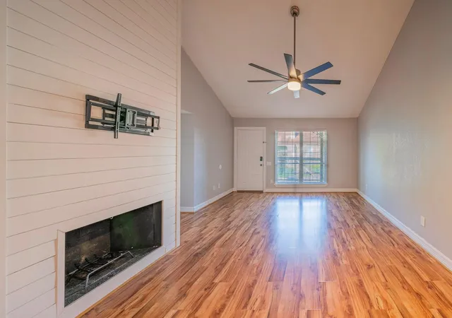3rd image of 1880 White Oak Dr #176, Houston, TX 77009 | MLS# 87419304