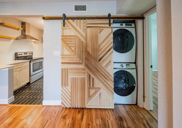 4th image of 1880 White Oak Dr #176, Houston, TX 77009 | MLS# 87419304