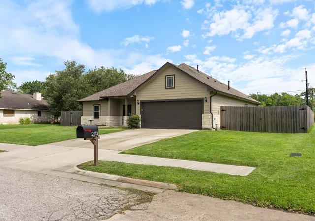 Homes for sale in Bay City, TX | 2213 Sago, Bay City, TX 77414 | MLS# 907364