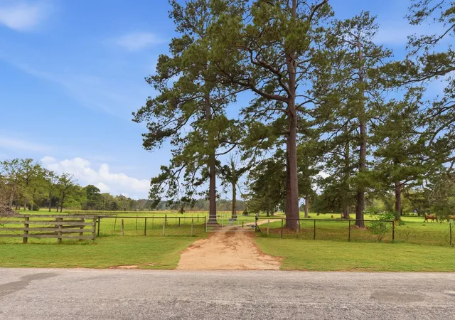 Photo 1 of Land for sale at 882 Four Notch Rd, Huntsville, TX 77340 | MLS# 85903494 | Listing updated on 2026-08-07