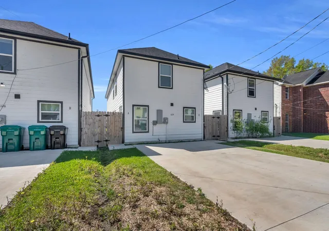 Photo 3 of Townhouse for sale at 8124 Sterlingshire St #A and B, Houston, TX 77078 | MLS# 62825929 | Listing updated on 2026-09-03