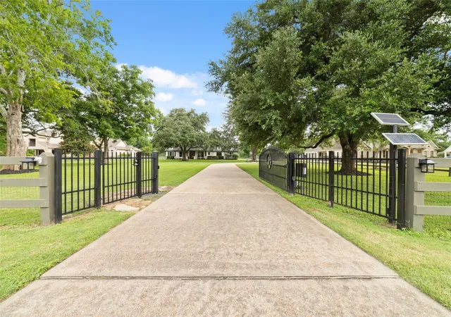 3rd image of 32030 Wendt Park Tr, Fulshear, TX 77441 | MLS# 62868426