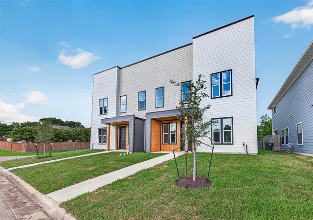 3rd image of 703 Carol Lynn Dr #A/B, Missouri City, TX 77489 | MLS# 68246531