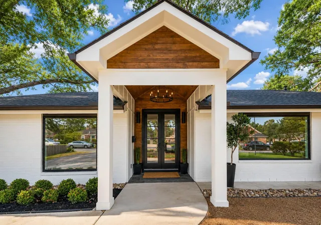 3rd image of 10506 Knoboak Dr, Houston, TX 77043 | MLS# 85355647