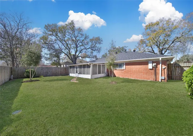 Homes for sale in Houston, TX | 990 Redway Ln, Houston, TX 77062 | MLS# 28282409