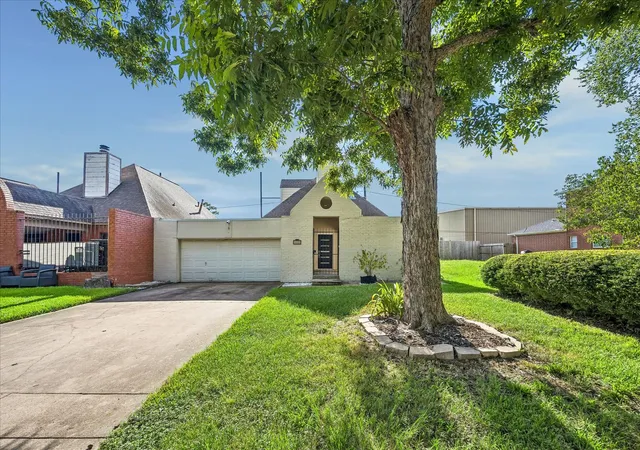 1st image of 1715 Gingerleaf Ln, Houston, TX 77055 | MLS# 36053138