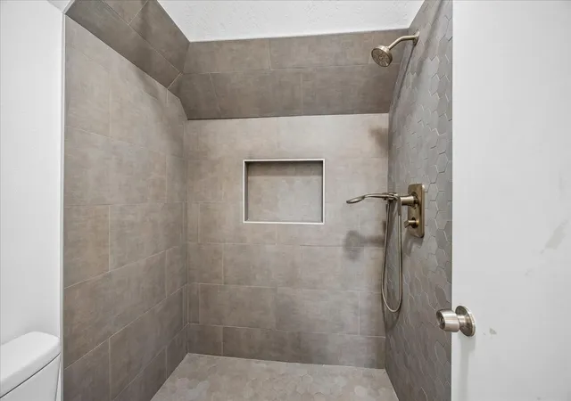 Photo 3 of Single family home for sale at 1715 Gingerleaf Ln, Houston, TX 77055 | MLS# 36053138 | Listing updated on 2026-09-01