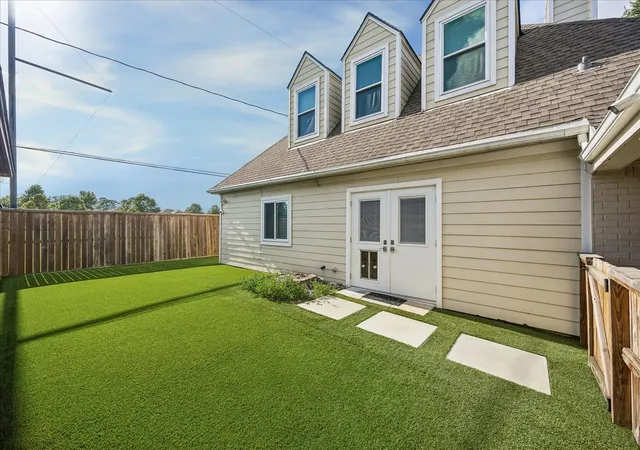 Photo 4 of Single family home for sale at 1715 Gingerleaf Ln, Houston, TX 77055 | MLS# 36053138 | Listing updated on 2026-09-01