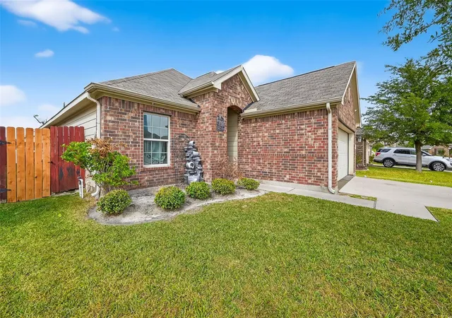 Photo 3 of Sale Pending at 12611 Providence Cvs Ct, Houston, TX 77086 | MLS# 20118872 | Listing updated on 2026-09-01