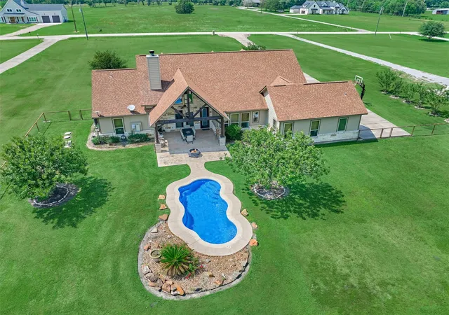 Homes for sale in New Waverly, TX | 106 Longhorn Loop, New Waverly, TX 77358 | MLS# 74833403