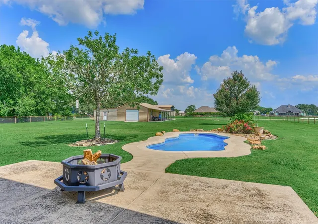 Homes for sale in New Waverly, TX | 106 Longhorn Loop, New Waverly, TX 77358 | MLS# 74833403