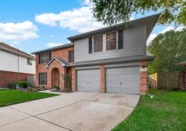 Photo 3 of Single family home for sale at 16906 Fairway Glen Ln, Sugar Land, TX 77498 | MLS# 58690223 | Listing updated on 2026-07-29