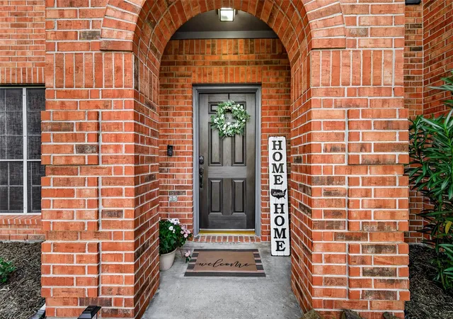 Photo 3 of Single family home for sale at 16906 Fairway Glen Ln, Sugar Land, TX 77498 | MLS# 58690223 | Listing updated on 2026-07-29