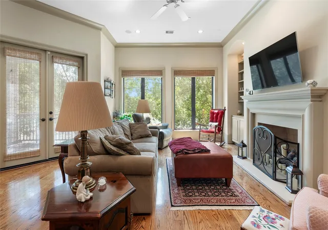 Photo 3 of Townhouse for sale at 1332 Lake Pointe Pkwy, Sugar Land, TX 77478 | MLS# 14247620 | Listing updated on 2026-09-08