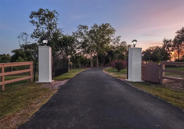 Photo 2 of Single family home for sale at 616 County Rd 44, Angleton, TX 77515 | MLS# 58452648 | Listing updated on 2026-09-23