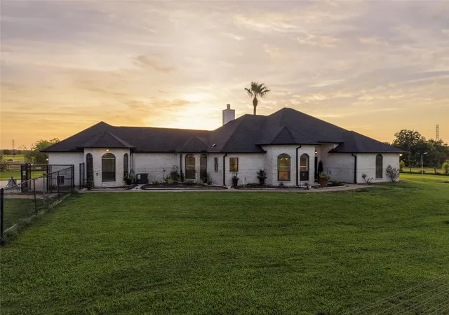 Photo 3 of Single family home for sale at 616 County Rd 44, Angleton, TX 77515 | MLS# 58452648 | Listing updated on 2026-09-23