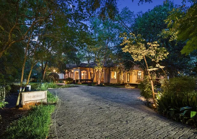 2nd image of 2 Lacewood Ln, Houston, TX 77024 | MLS# 33786142