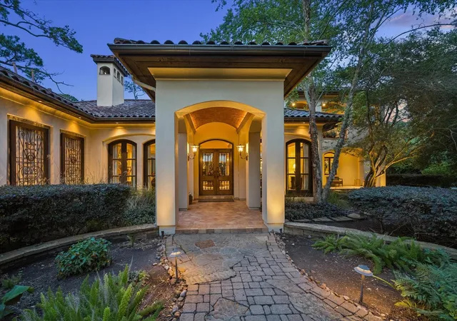 3rd image of 2 Lacewood Ln, Houston, TX 77024 | MLS# 33786142