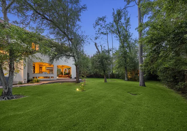 50th image of 2 Lacewood Ln, Houston, TX 77024 | MLS# 33786142