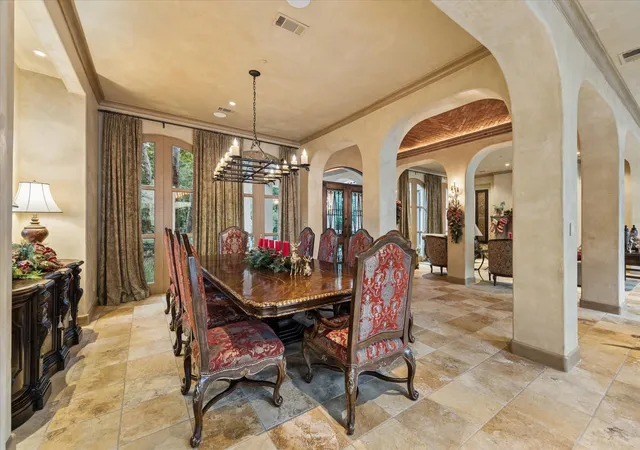 5th image of 2 Lacewood Ln, Houston, TX 77024 | MLS# 33786142