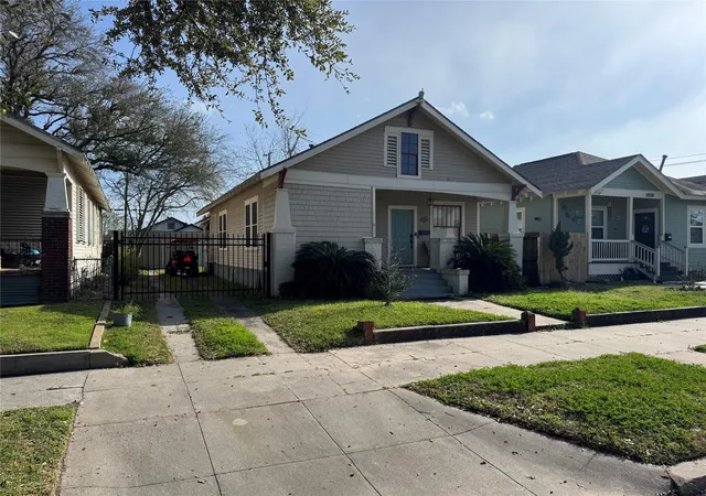 Photo 3 of Single family home for sale at 4419 Ave Q 1/2, Galveston, TX 77550 | MLS# 73730476 | Listing updated on 2026-08-29