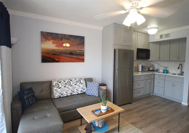 Photo 4 of Condo for sale at 6300 Seawall Blvd #7202, Galveston, TX 77551 | MLS# 14740822 | Listing updated on 2026-08-25