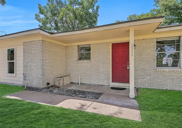 2nd image of 2803 22nd St, Dickinson, TX 77539 | MLS# 54711723