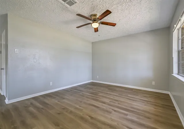 4th image of 2803 22Nd St, Dickinson, TX 77539 | MLS# 54711723
