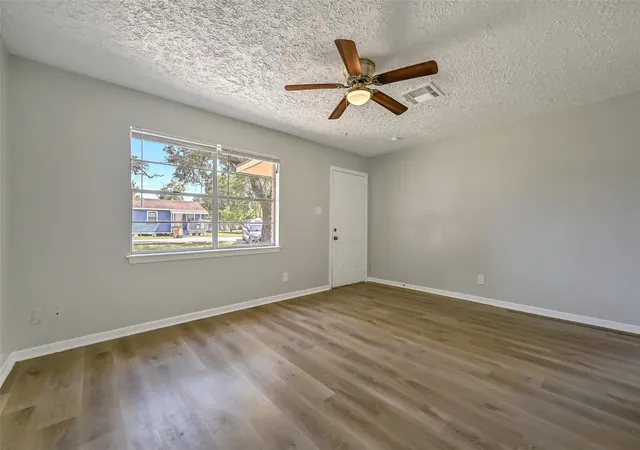 5th image of 2803 22Nd St, Dickinson, TX 77539 | MLS# 54711723