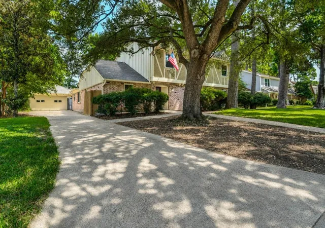 Photo 3 of Single family home for sale at 10818 Elmdale Dr, Houston, TX 77070 | MLS# 49869127 | Listing updated on 2026-09-16