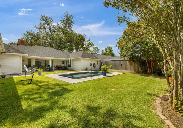 Photo 3 of Single family home for sale at 9718 Moorberry Ln, Houston, TX 77080 | MLS# 36990875 | Listing updated on 2026-09-05